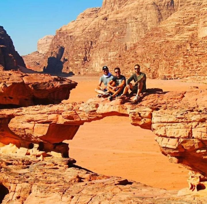 Bed and Breakfast Moon City Camp à Wadi Rum Extérieur photo