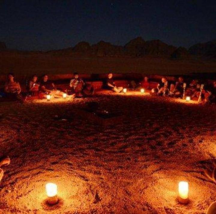 Bed and Breakfast Moon City Camp à Wadi Rum Extérieur photo