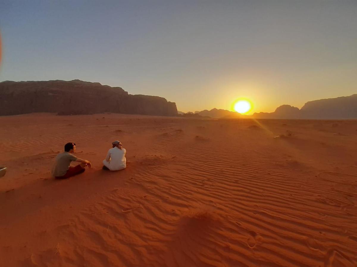 Bed and Breakfast Moon City Camp à Wadi Rum Extérieur photo