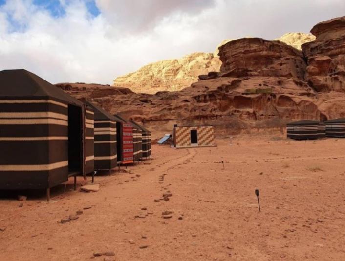 Bed and Breakfast Moon City Camp à Wadi Rum Extérieur photo