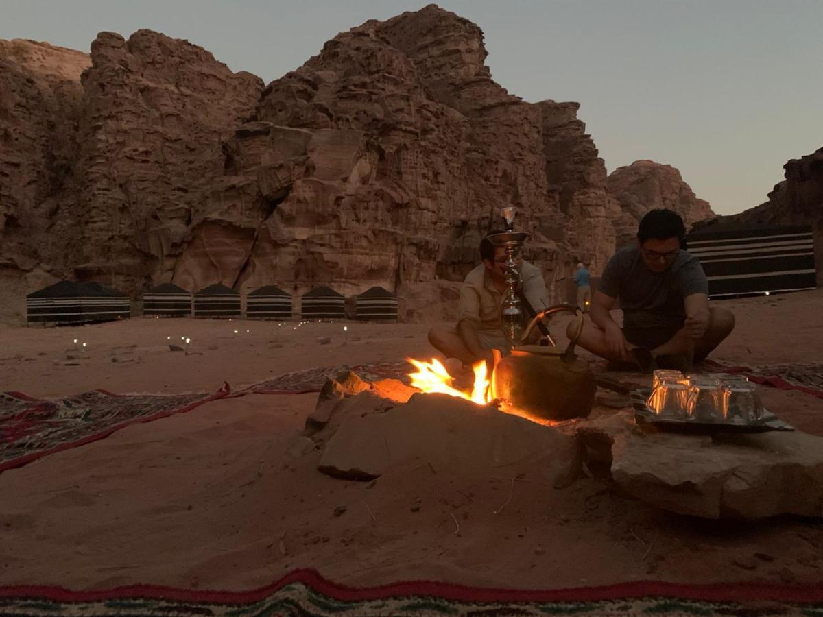 Bed and Breakfast Moon City Camp à Wadi Rum Extérieur photo