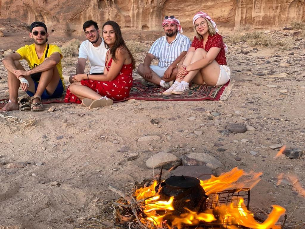 Bed and Breakfast Moon City Camp à Wadi Rum Extérieur photo