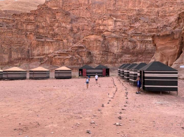 Bed and Breakfast Moon City Camp à Wadi Rum Extérieur photo