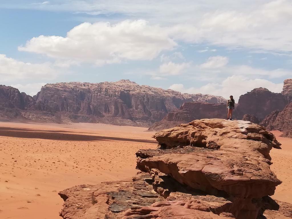 Bed and Breakfast Moon City Camp à Wadi Rum Extérieur photo