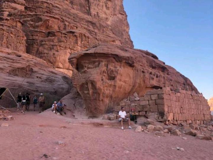 Bed and Breakfast Moon City Camp à Wadi Rum Extérieur photo