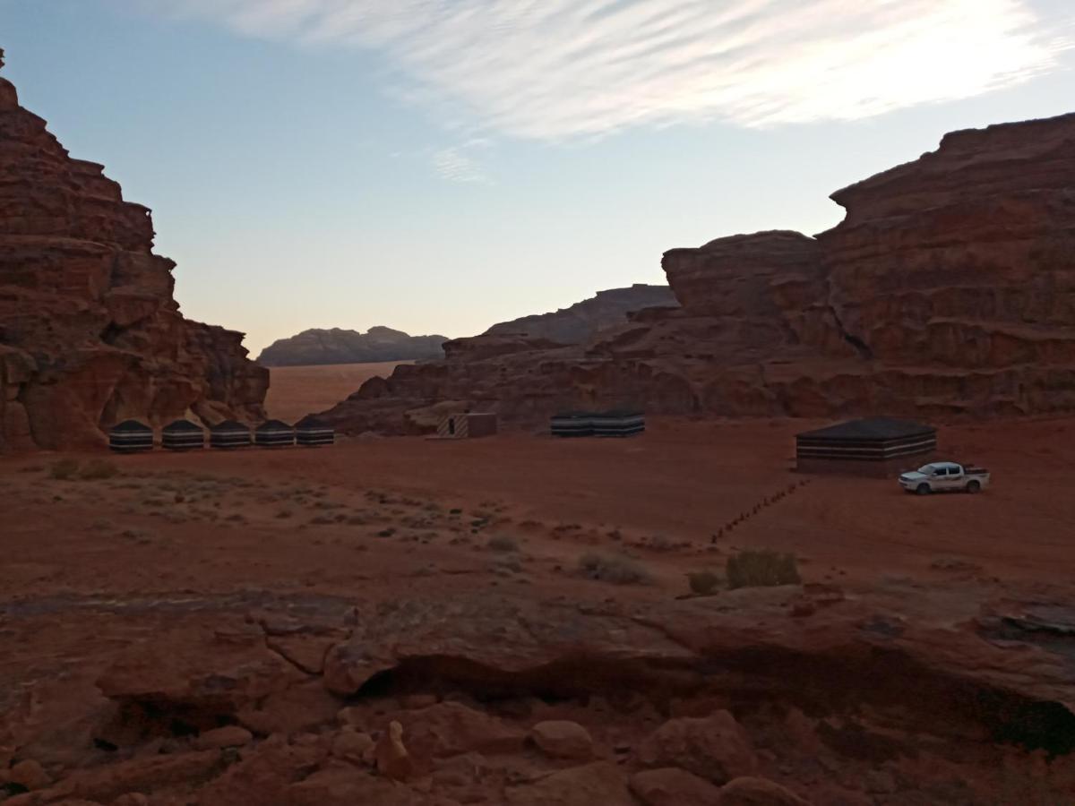 Bed and Breakfast Moon City Camp à Wadi Rum Extérieur photo